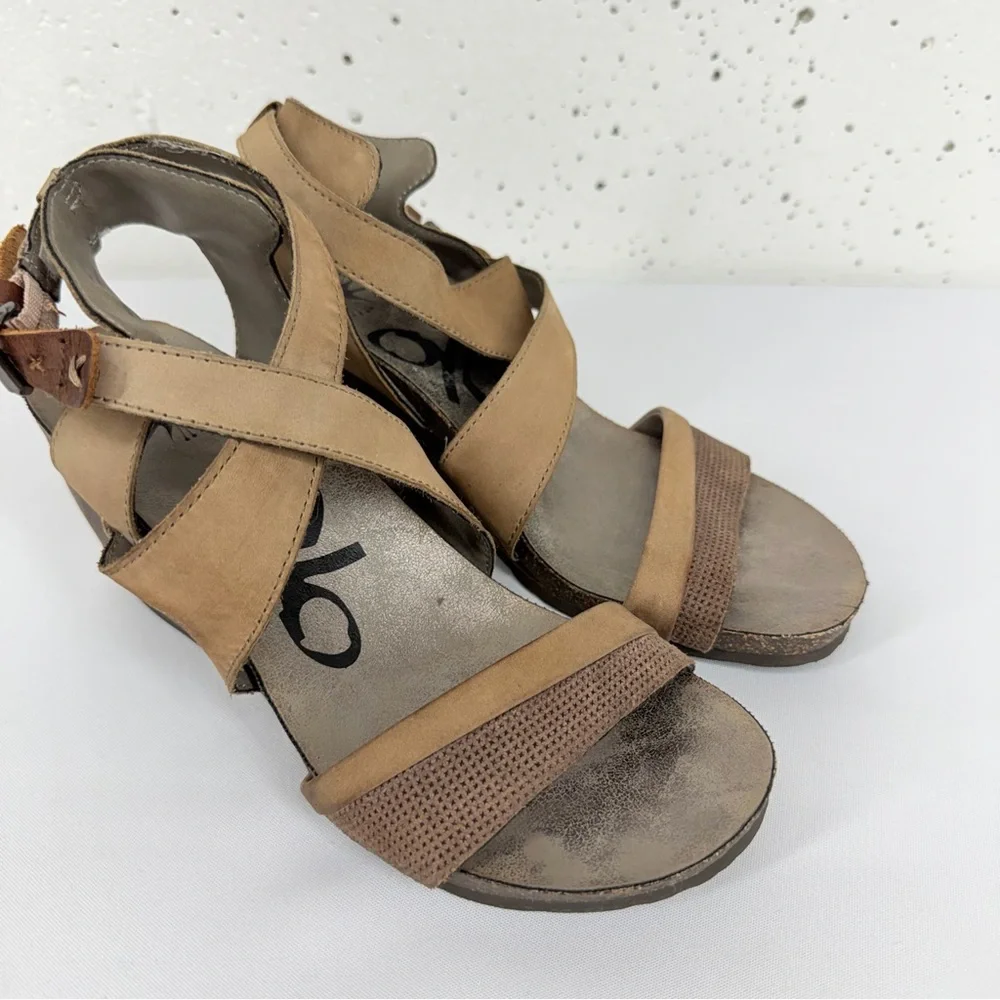 OTBT Women’s size 7.5 Taupe Freedom Wedge Strappy Sandal